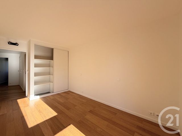 Appartement F4 &agrave; louer - 4 pi&egrave;ces - 82 m2 - Suresnes - 92 - ILE-DE-FRANCE