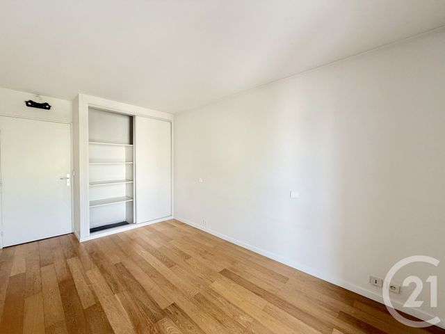 Appartement &agrave; louer - 4 pi&egrave;ces - 82 m2 - Suresnes - 92 - ILE-DE-FRANCE