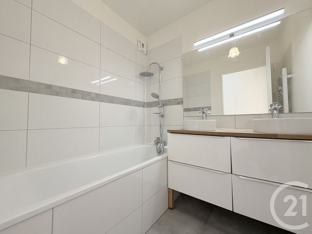 Appartement F4 &agrave; louer - 4 pi&egrave;ces - 82 m2 - Suresnes - 92 - ILE-DE-FRANCE