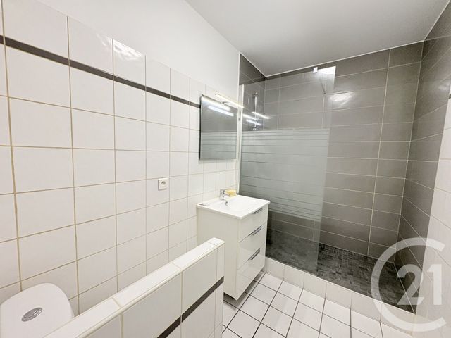 Appartement F1 &agrave; louer - 1 pi&egrave;ce - 30 m2 - Suresnes - 92 - ILE-DE-FRANCE