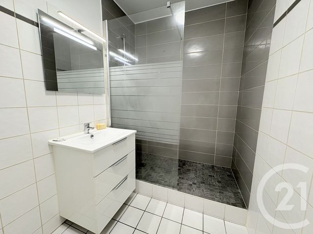 Appartement F1 &agrave; louer - 1 pi&egrave;ce - 30 m2 - Suresnes - 92 - ILE-DE-FRANCE