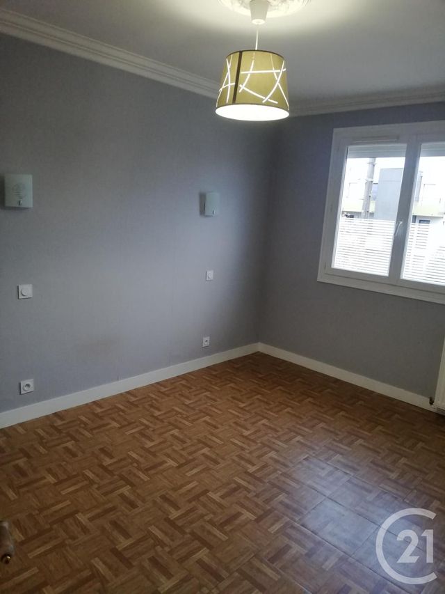 Maison &agrave; louer - 5 pi&egrave;ces - 120 m2 - Argentre Du Plessis - 35 - BRETAGNE