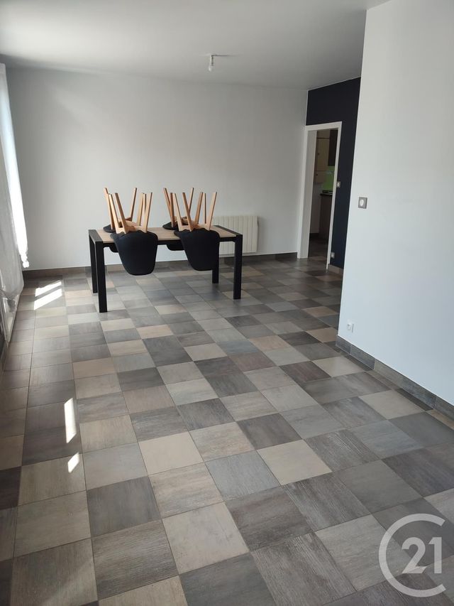 Appartement T3 &agrave; louer - 3 pi&egrave;ces - 64,88 m2 - St Berthevin - 53 - PAYS-DE-LOIRE