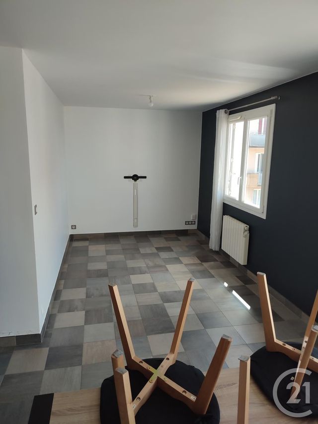Appartement T3 &agrave; louer - 3 pi&egrave;ces - 64,88 m2 - St Berthevin - 53 - PAYS-DE-LOIRE