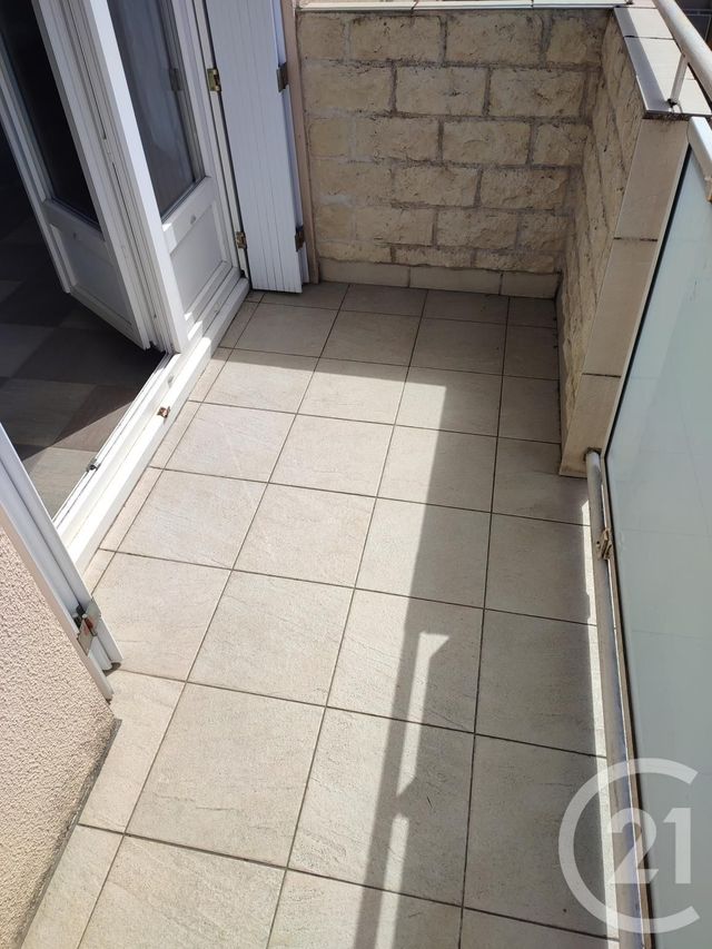 Appartement T3 &agrave; louer - 3 pi&egrave;ces - 64,88 m2 - St Berthevin - 53 - PAYS-DE-LOIRE