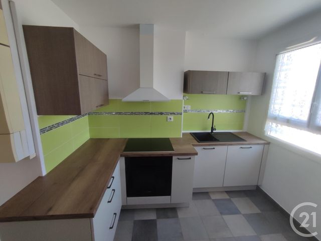 Appartement T3 &agrave; louer - 3 pi&egrave;ces - 64,88 m2 - St Berthevin - 53 - PAYS-DE-LOIRE