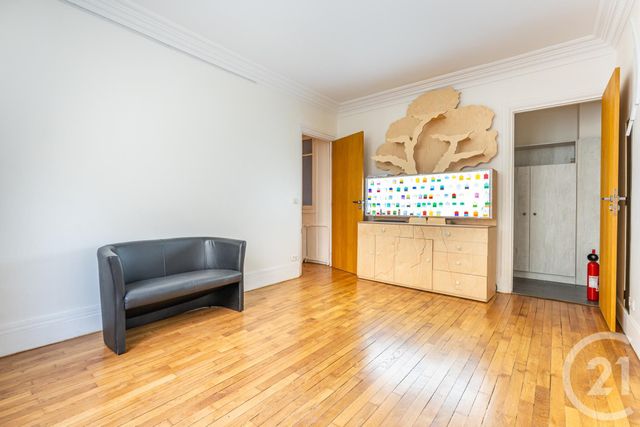 Appartement Local à vendre - 3 pièces - 55,79 m2 - Paris - 75017 - ILE-DE-FRANCE