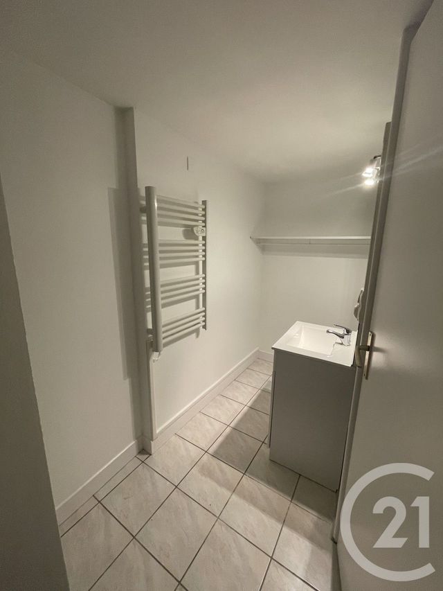 Appartement Studio &agrave; louer - 1 pi&egrave;ce - 20,30 m2 - Laval - 53 - PAYS-DE-LOIRE