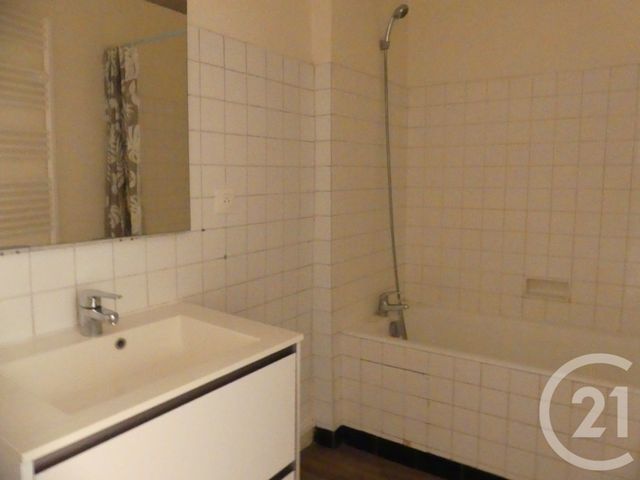 Maison &agrave; louer - 2 pi&egrave;ces - 66,59 m2 - Cosse Le Vivien - 53 - PAYS-DE-LOIRE