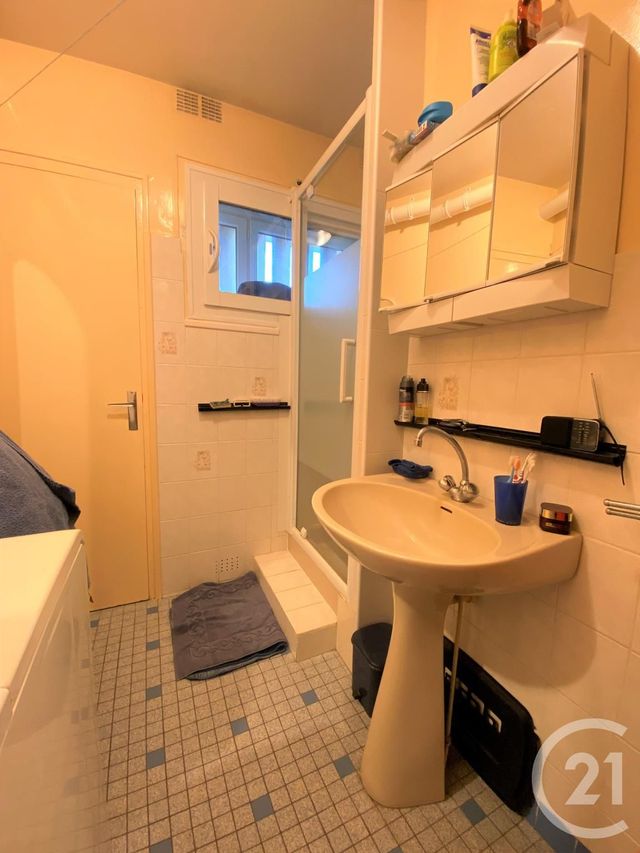 Appartement T3 à vendre - 3 pièces - 63,49 m2 - St Berthevin - 53 - PAYS-DE-LOIRE