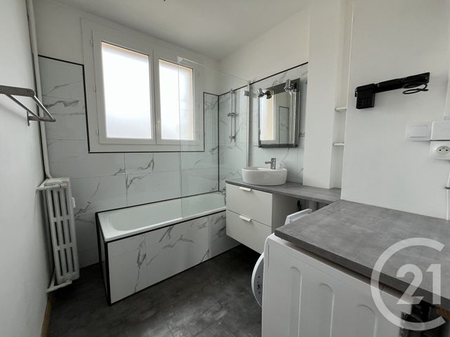 Appartement T3 &agrave; louer - 3 pi&egrave;ces - 63,65 m2 - Laval - 53 - PAYS-DE-LOIRE