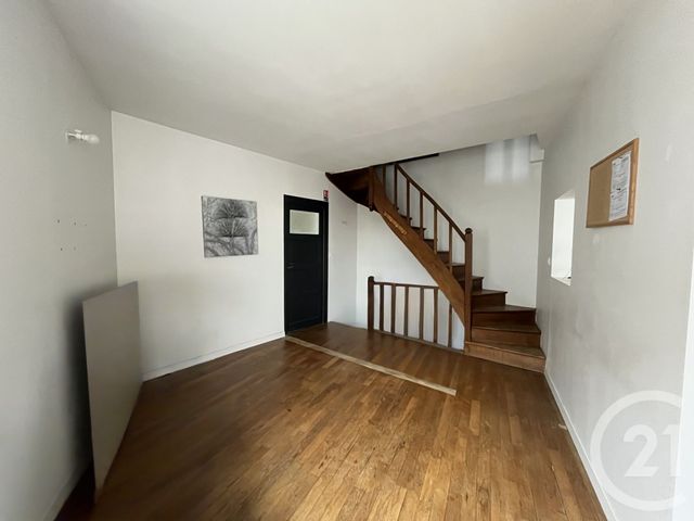 Appartement T3 &agrave; louer - 3 pi&egrave;ces - 80 m2 - Cosse Le Vivien - 53 - PAYS-DE-LOIRE