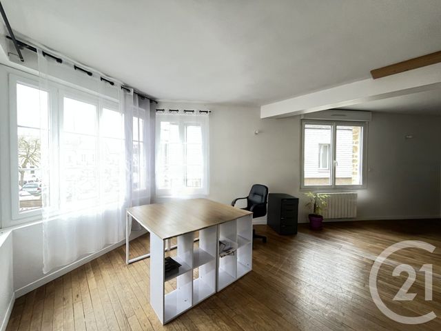 Appartement T3 &agrave; louer - 3 pi&egrave;ces - 80 m2 - Cosse Le Vivien - 53 - PAYS-DE-LOIRE