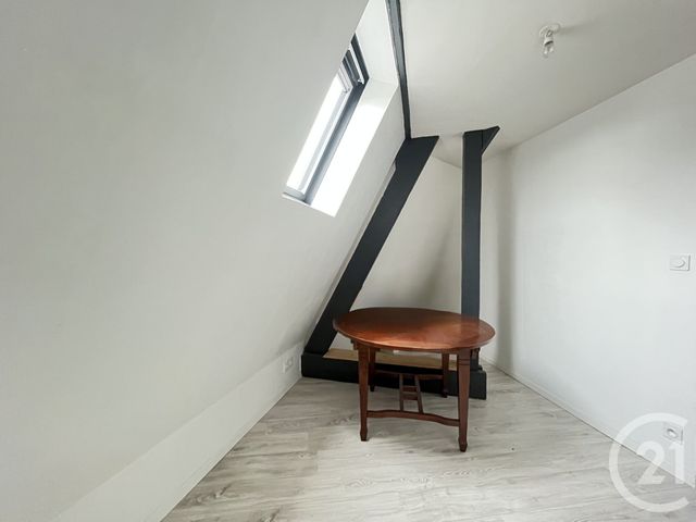 Appartement T3 &agrave; louer - 3 pi&egrave;ces - 80 m2 - Cosse Le Vivien - 53 - PAYS-DE-LOIRE