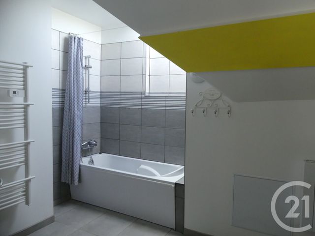 Maison &agrave; louer - 5 pi&egrave;ces - 115,61 m2 - Montjean - 53 - PAYS-DE-LOIRE