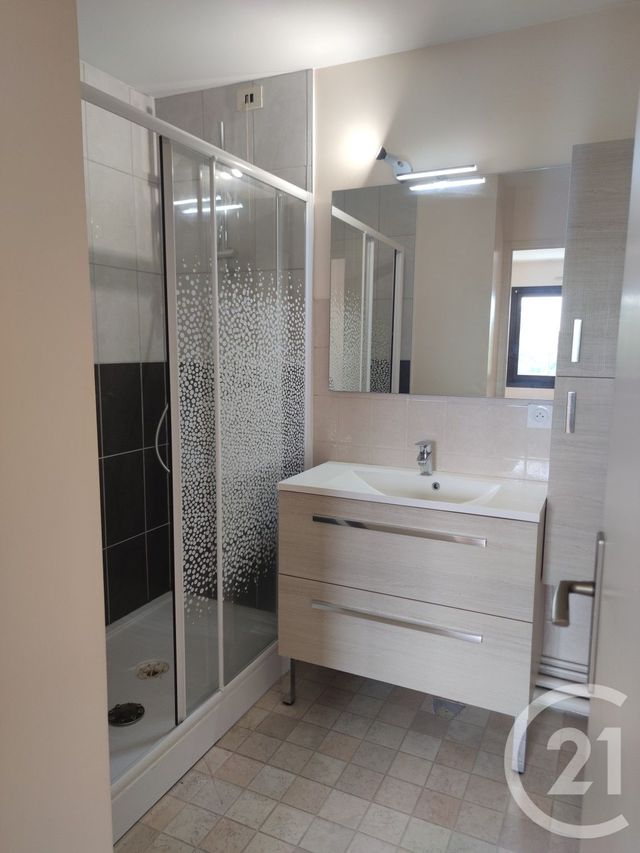 Appartement T2 &agrave; louer - 2 pi&egrave;ces - 45,52 m2 - Laval - 53 - PAYS-DE-LOIRE