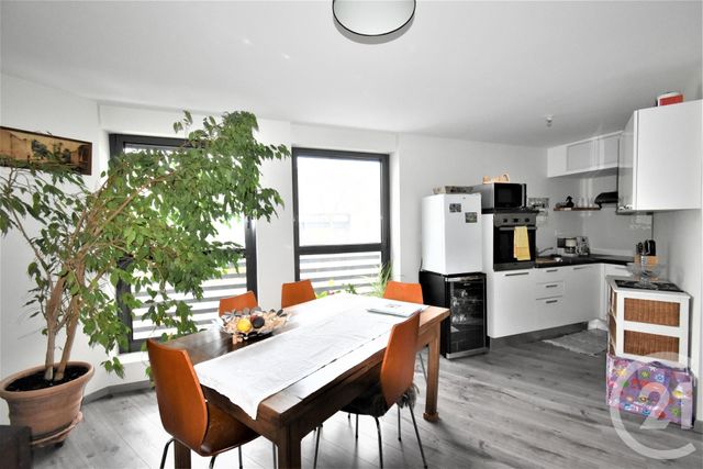 Appartement T3 &agrave; louer - 3 pi&egrave;ces - 68 m2 - Laval - 53 - PAYS-DE-LOIRE