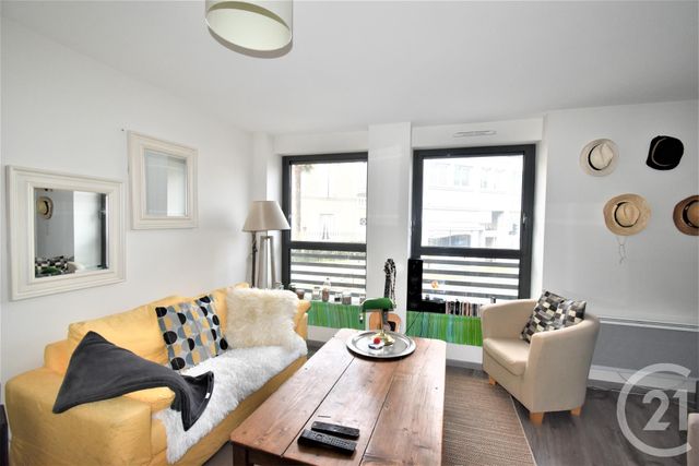 Appartement T3 &agrave; louer - 3 pi&egrave;ces - 68 m2 - Laval - 53 - PAYS-DE-LOIRE
