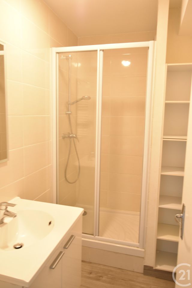 Appartement &agrave; louer - 2 pi&egrave;ces - 38 m2 - Laval - 53 - PAYS-DE-LOIRE