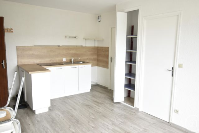 Appartement &agrave; louer - 2 pi&egrave;ces - 38 m2 - Laval - 53 - PAYS-DE-LOIRE
