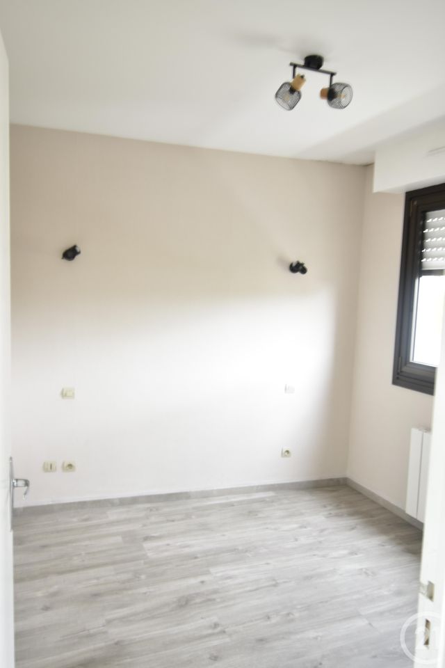 Appartement &agrave; louer - 2 pi&egrave;ces - 38 m2 - Laval - 53 - PAYS-DE-LOIRE