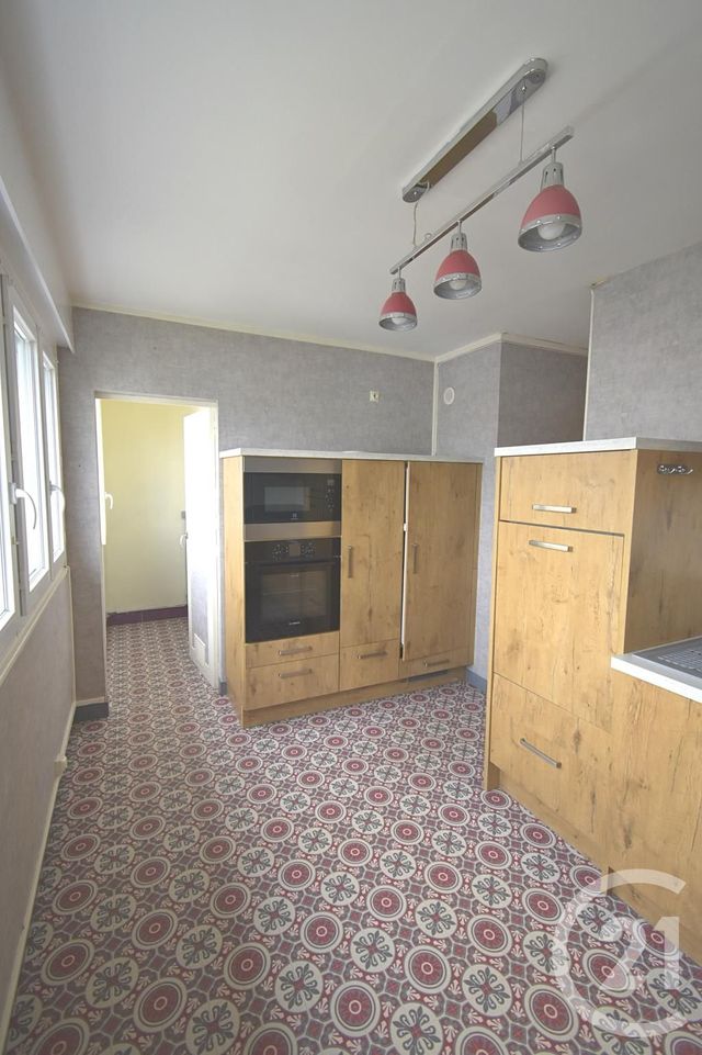 Appartement T4 &agrave; louer - 4 pi&egrave;ces - 92,49 m2 - Laval - 53 - PAYS-DE-LOIRE