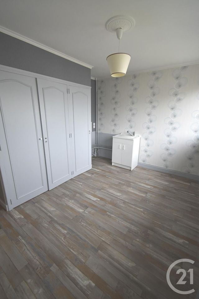 Appartement T4 &agrave; louer - 4 pi&egrave;ces - 92,49 m2 - Laval - 53 - PAYS-DE-LOIRE