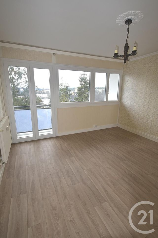 Appartement T4 &agrave; louer - 4 pi&egrave;ces - 92,49 m2 - Laval - 53 - PAYS-DE-LOIRE