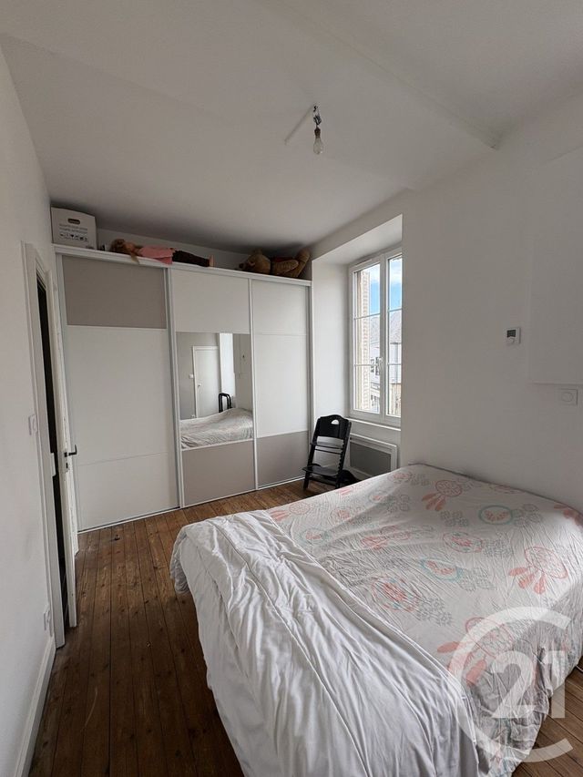 Appartement F3 bis &agrave; louer - 4 pi&egrave;ces - 90,33 m2 - Cosse Le Vivien - 53 - PAYS-DE-LOIRE