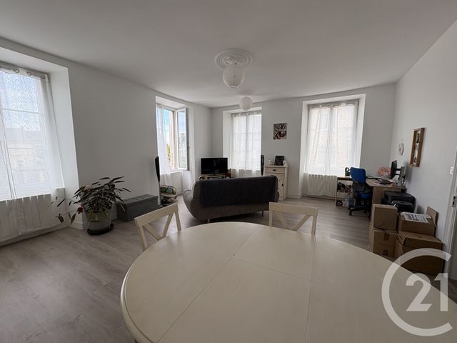 Appartement F3 bis &agrave; louer - 4 pi&egrave;ces - 90,33 m2 - Cosse Le Vivien - 53 - PAYS-DE-LOIRE