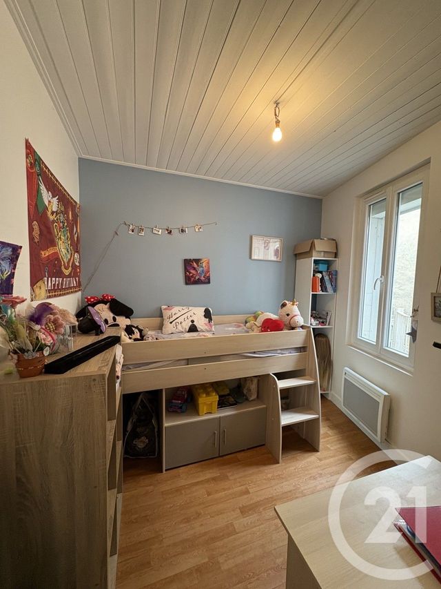 Appartement F3 bis &agrave; louer - 4 pi&egrave;ces - 90,33 m2 - Cosse Le Vivien - 53 - PAYS-DE-LOIRE