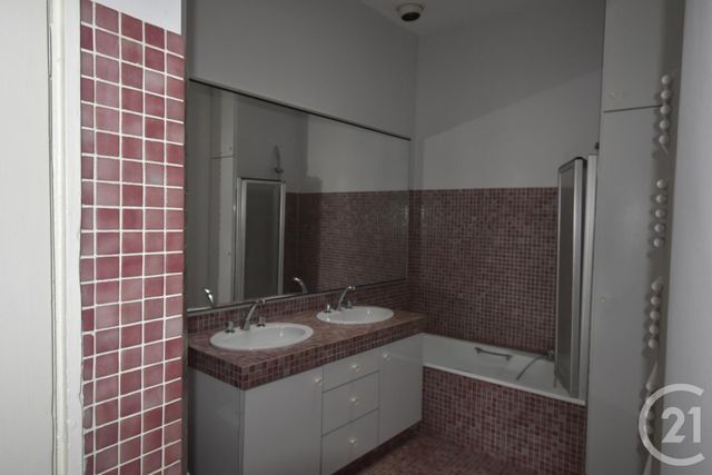 Appartement F3 bis &agrave; louer - 4 pi&egrave;ces - 90,33 m2 - Cosse Le Vivien - 53 - PAYS-DE-LOIRE