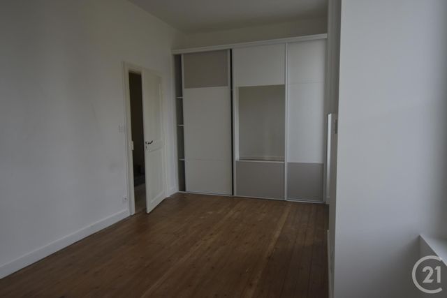 Appartement F3 bis &agrave; louer - 4 pi&egrave;ces - 90,33 m2 - Cosse Le Vivien - 53 - PAYS-DE-LOIRE