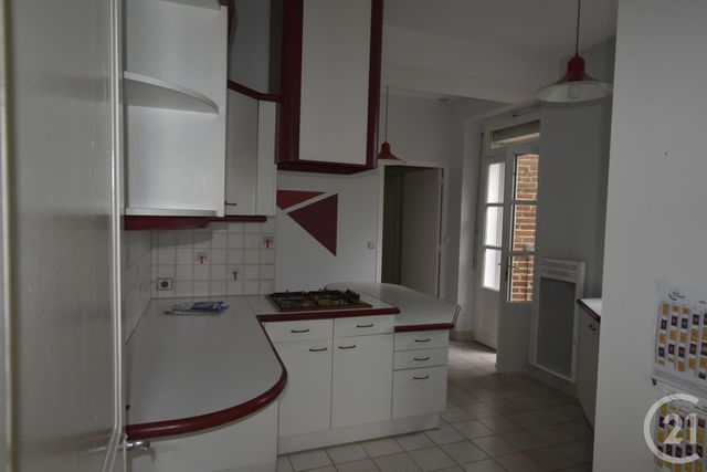 Appartement F3 bis &agrave; louer - 4 pi&egrave;ces - 90,33 m2 - Cosse Le Vivien - 53 - PAYS-DE-LOIRE