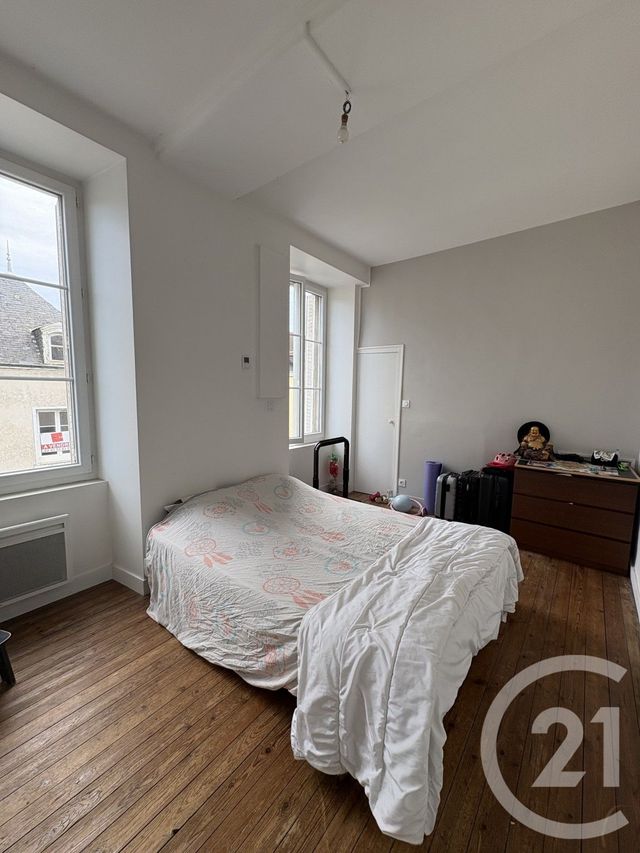 Appartement F3 bis &agrave; louer - 4 pi&egrave;ces - 90,33 m2 - Cosse Le Vivien - 53 - PAYS-DE-LOIRE