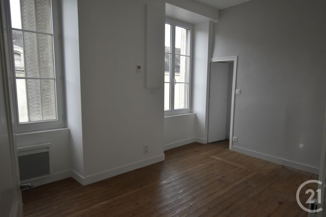 Appartement F3 bis &agrave; louer - 4 pi&egrave;ces - 90,33 m2 - Cosse Le Vivien - 53 - PAYS-DE-LOIRE