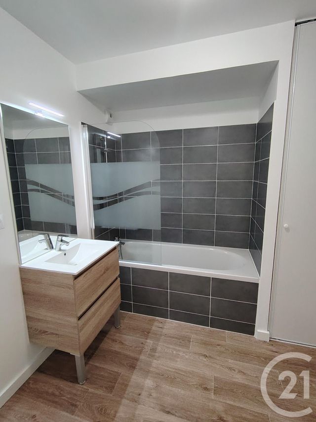 Appartement F3 &agrave; louer - 3 pi&egrave;ces - 62,64 m2 - Laval - 53 - PAYS-DE-LOIRE