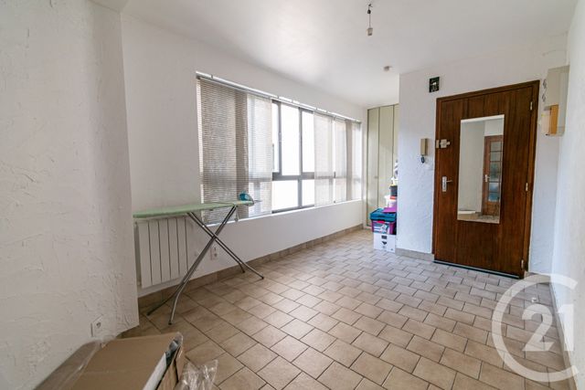 Appartement T3 &agrave; louer - 3 pi&egrave;ces - 76,32 m2 - Laval - 53 - PAYS-DE-LOIRE