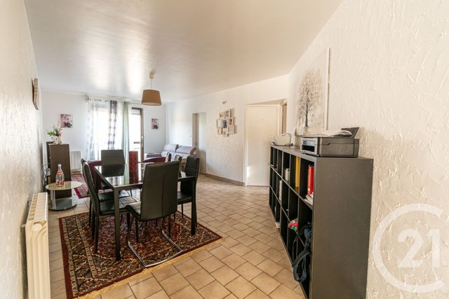 Appartement T3 &agrave; louer - 3 pi&egrave;ces - 76,32 m2 - Laval - 53 - PAYS-DE-LOIRE