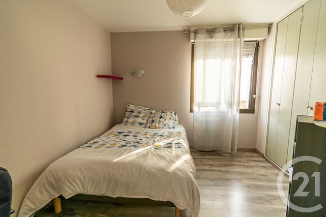 Appartement T3 &agrave; louer - 3 pi&egrave;ces - 76,32 m2 - Laval - 53 - PAYS-DE-LOIRE