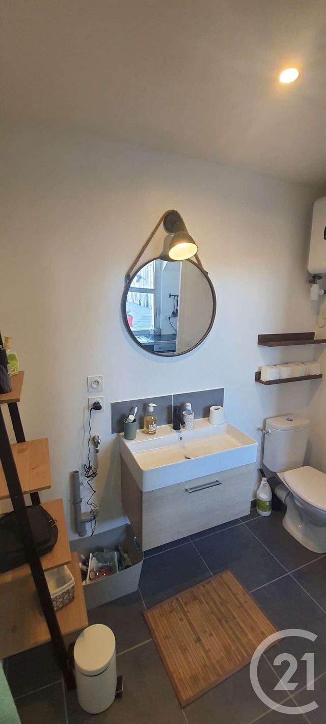 Appartement T3 &agrave; louer - 3 pi&egrave;ces - 62,14 m2 - Cosse Le Vivien - 53 - PAYS-DE-LOIRE