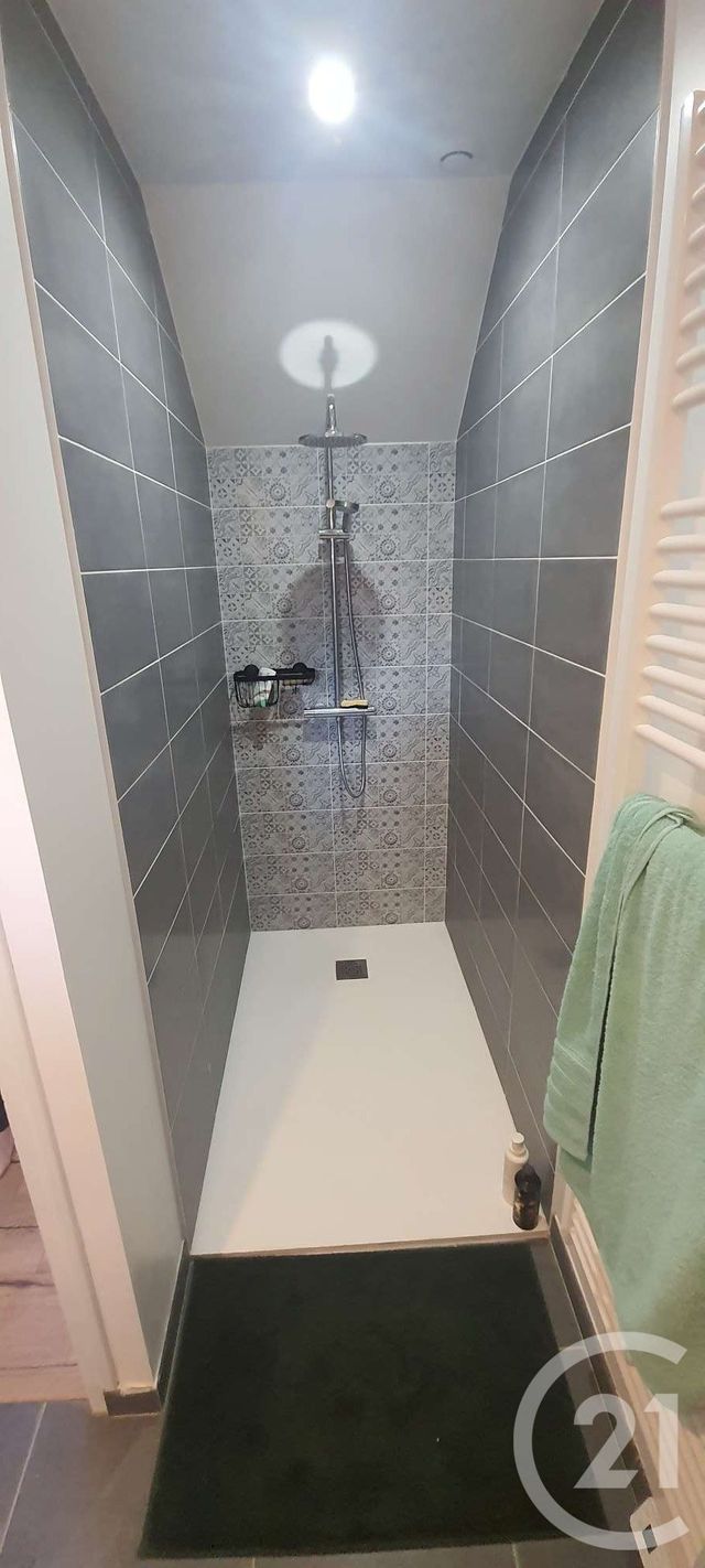 Appartement T3 &agrave; louer - 3 pi&egrave;ces - 62,14 m2 - Cosse Le Vivien - 53 - PAYS-DE-LOIRE