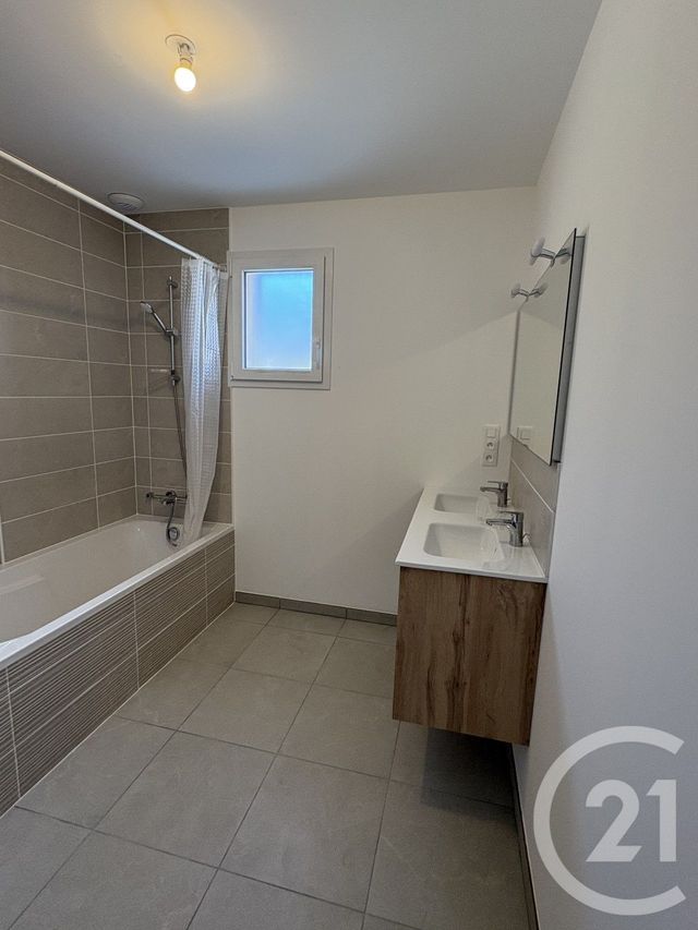 Maison &agrave; louer - 4 pi&egrave;ces - 104,68 m2 - Louverne - 53 - PAYS-DE-LOIRE