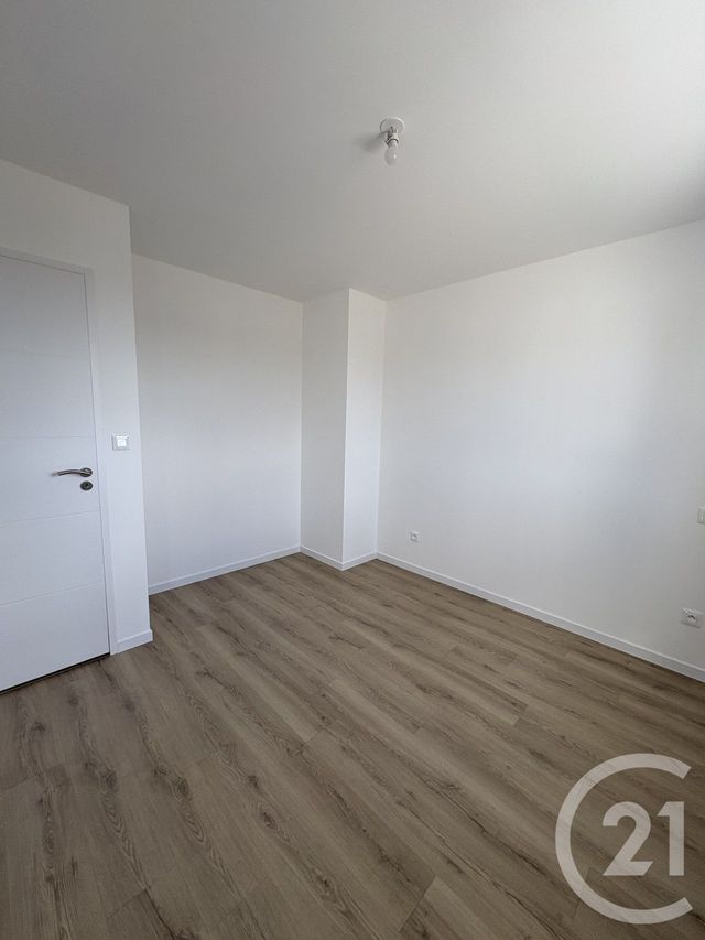 Maison &agrave; louer - 4 pi&egrave;ces - 104,68 m2 - Louverne - 53 - PAYS-DE-LOIRE