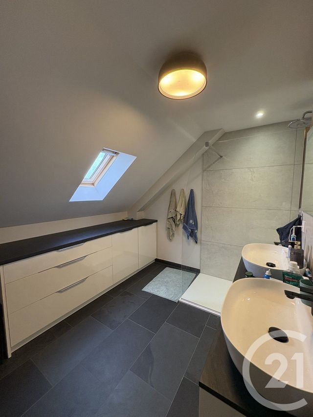 Maison &agrave; louer - 5 pi&egrave;ces - 102,87 m2 - Laval - 53 - PAYS-DE-LOIRE