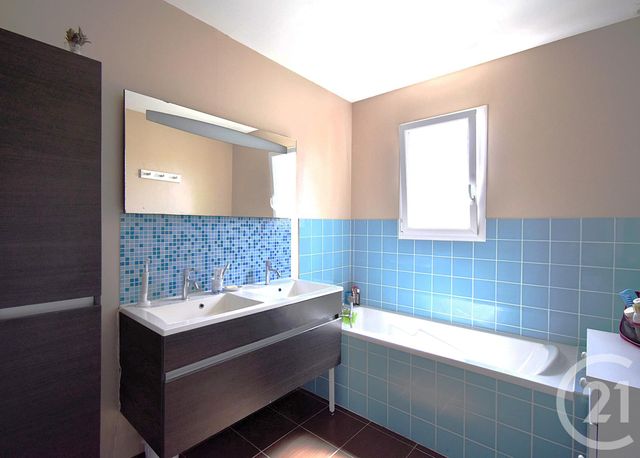 Maison &agrave; louer - 7 pi&egrave;ces - 114 m2 - St Berthevin - 53 - PAYS-DE-LOIRE