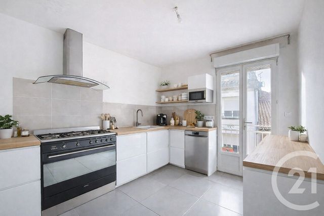 Appartement F3 &agrave; louer - 3 pi&egrave;ces - 86,92 m2 - Remoulins - 30 - LANGUEDOC-ROUSSILLON