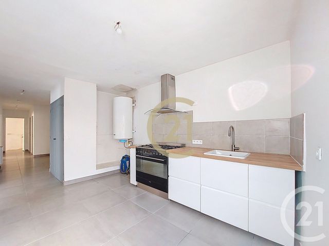 Appartement F3 &agrave; louer - 3 pi&egrave;ces - 86,92 m2 - Remoulins - 30 - LANGUEDOC-ROUSSILLON