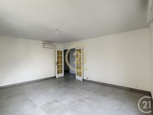 Appartement F3 &agrave; louer - 3 pi&egrave;ces - 86,92 m2 - Remoulins - 30 - LANGUEDOC-ROUSSILLON