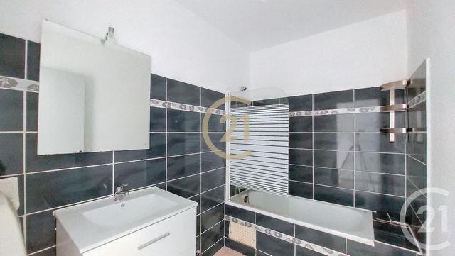 Appartement F4 à louer - 4 pièces - 95,74 m2 - Remoulins - 30 - LANGUEDOC-ROUSSILLON